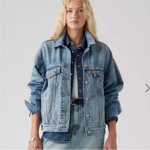 Levi’s Jean Jacket • Size S